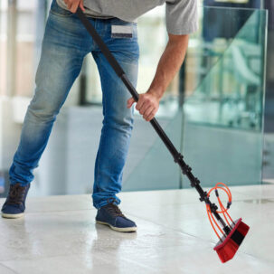 Applicazione dell'asta telescopica Anbule per la pulizia del calcestruzzo