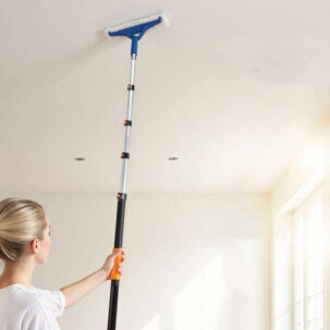 Applicazione dell'asta telescopica Anbule per la pulizia dei soffitti alti