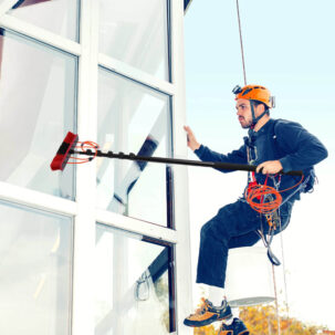 Applicazione dell'asta telescopica Anbule per la pulizia dei vetri 1